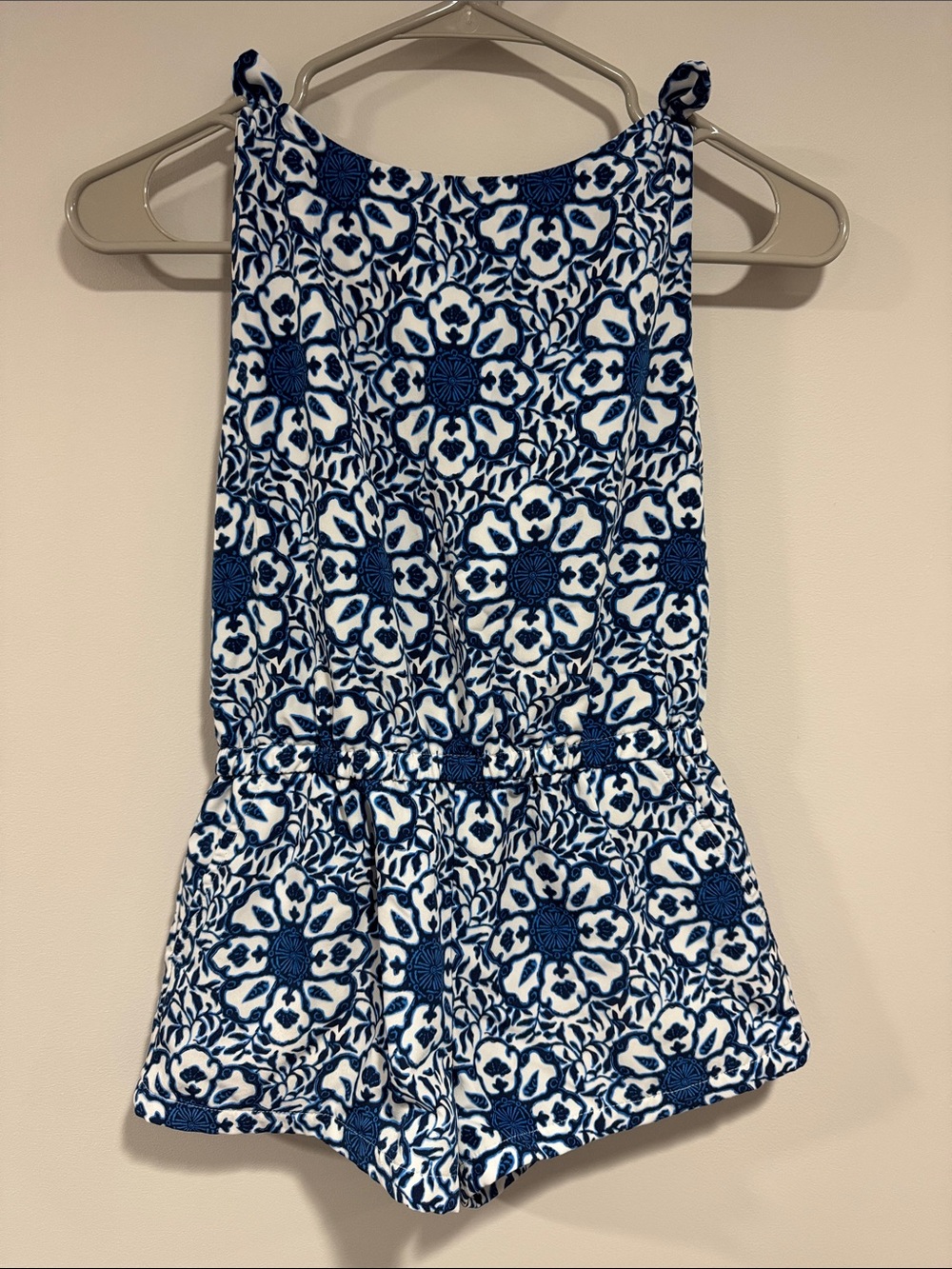 Vineyard Vines Girls Size M Blue and White Floral Print One-Piece Romper